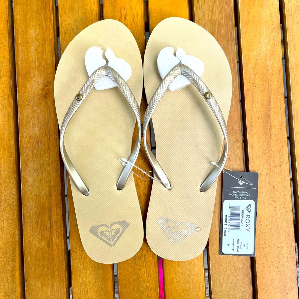 NWT Roxy flip flops, size 9